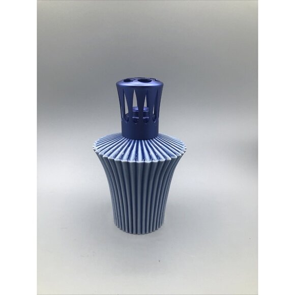 Lampe Berger Ceramic Home Fragrance Ribbed Periwinkle Blue Without Wick - Picture 1 of 9